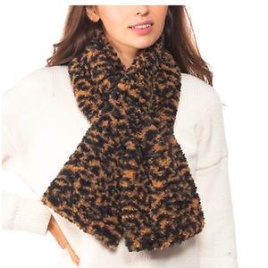 NWOT INC Sherpa Leopard Scarf